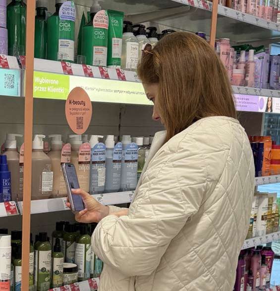 ◇애경산업의 '시카라보'와 '알피스트'가 폴란드 대표 드럭스토어 체인 '로스만 폴란드'에 입점했다. 사진제공=애경산업