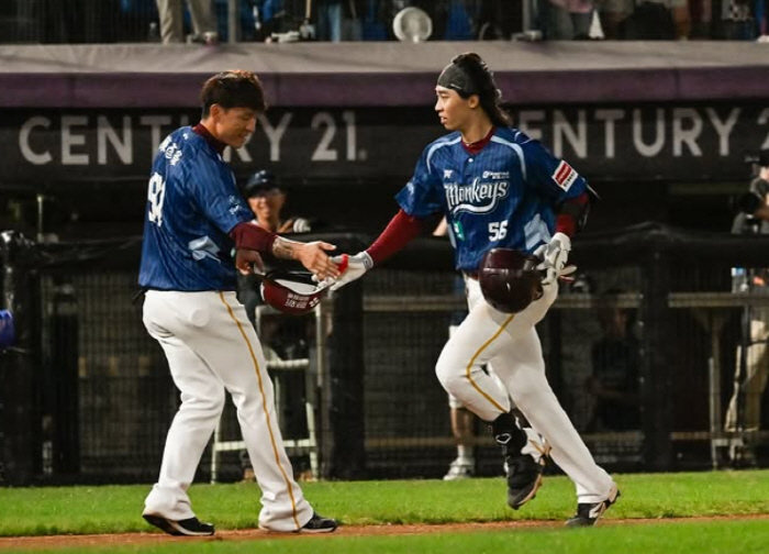 사진출처=라쿠텐 몽키스 SNS