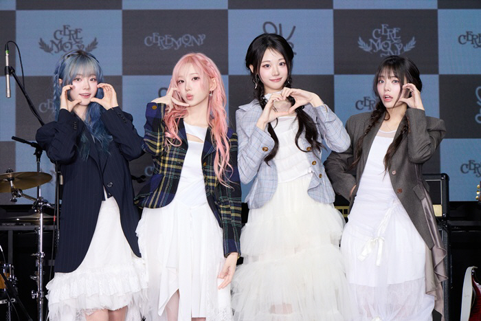 "논란 넘어 아티스트로"…QWER, 정체성 찾는 모험의 시작[SC현장]