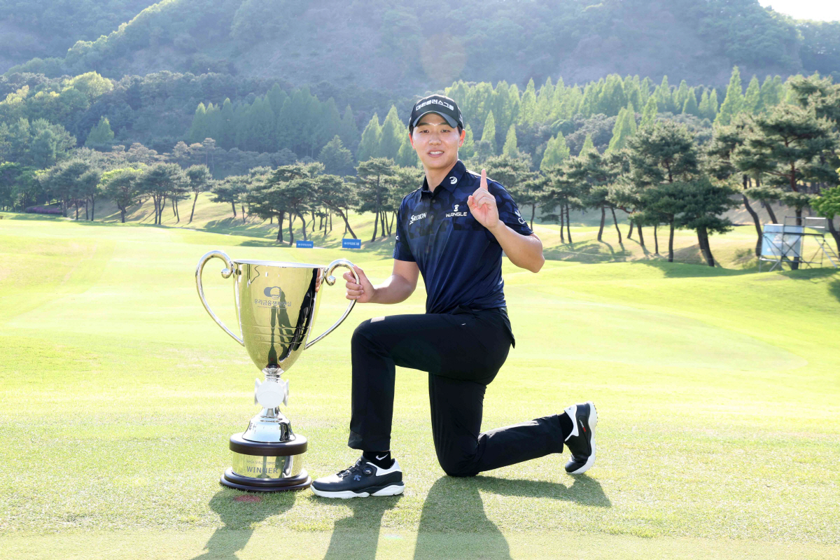 최찬 우승트로피