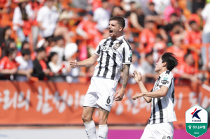 '김기동 감독의 페르소나' FC서울 각종 징크스 격파→1위 질주…'전설' 오스마르 향해 가는 '중원의 원동력' 바베츠