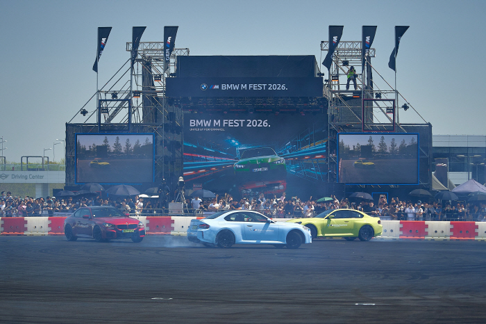 드리프트 질주에 무대까지 달궜다…BMW M FEST 1만명 몰려