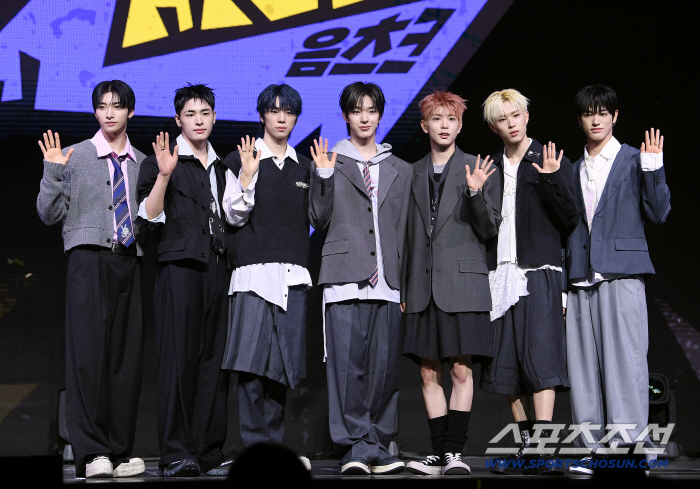 넥스지 "보이그룹 컴백 경쟁, 부담있지만…준비하면서 걱정보다 기대"