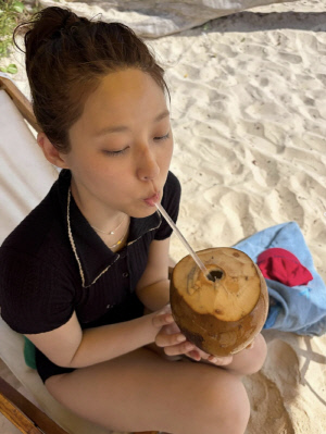 설현, ‘뼈말라’ 아닌 건강미 선택…구릿빛 탄탄 수영복 몸매