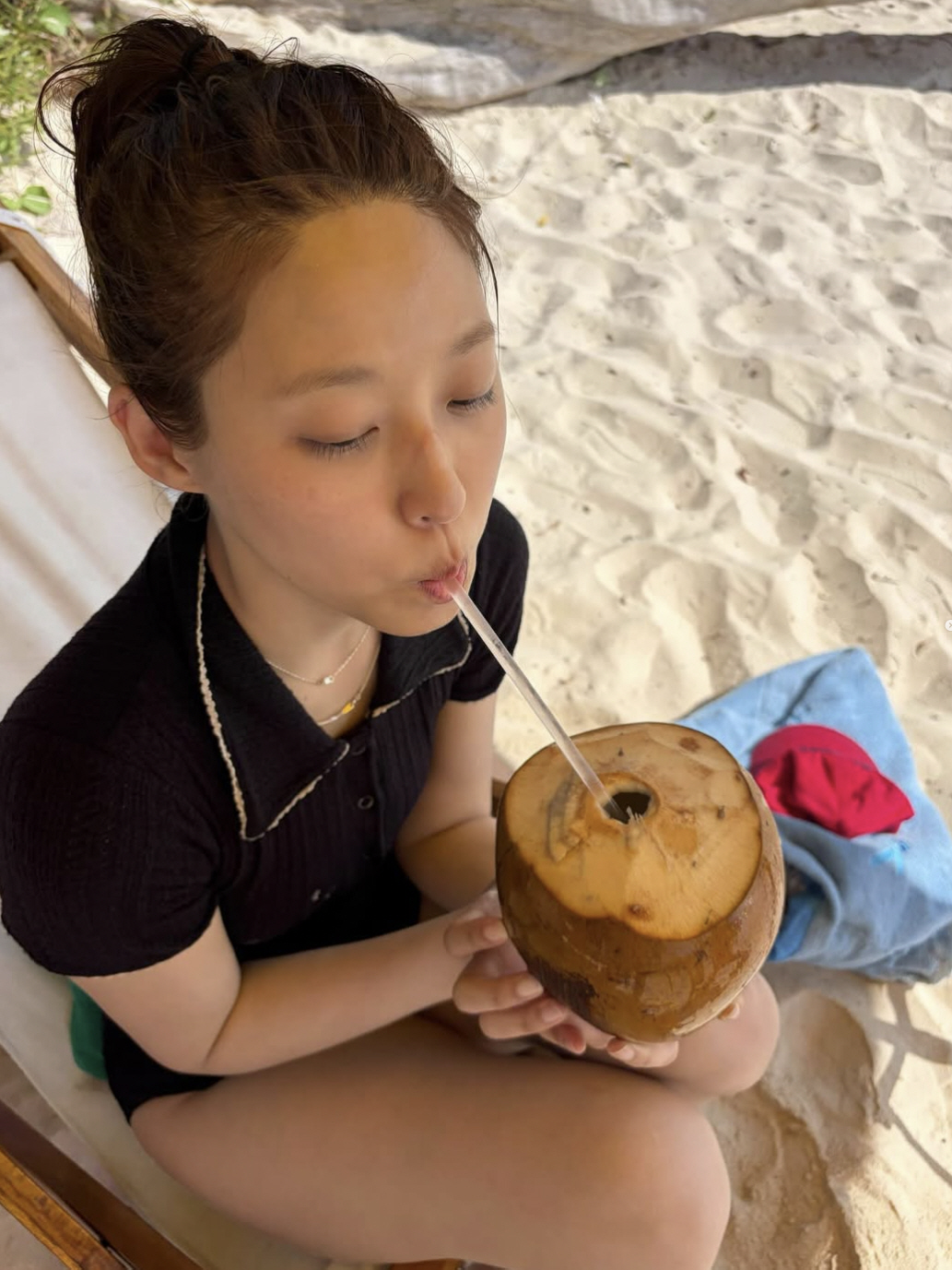 설현, ‘뼈말라’ 아닌 건강미 선택…구릿빛 탄탄 수영복 몸매