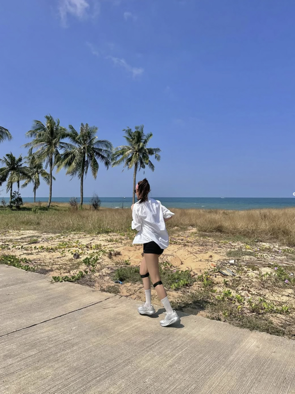 설현, ‘뼈말라’ 아닌 건강미 선택…구릿빛 탄탄 수영복 몸매