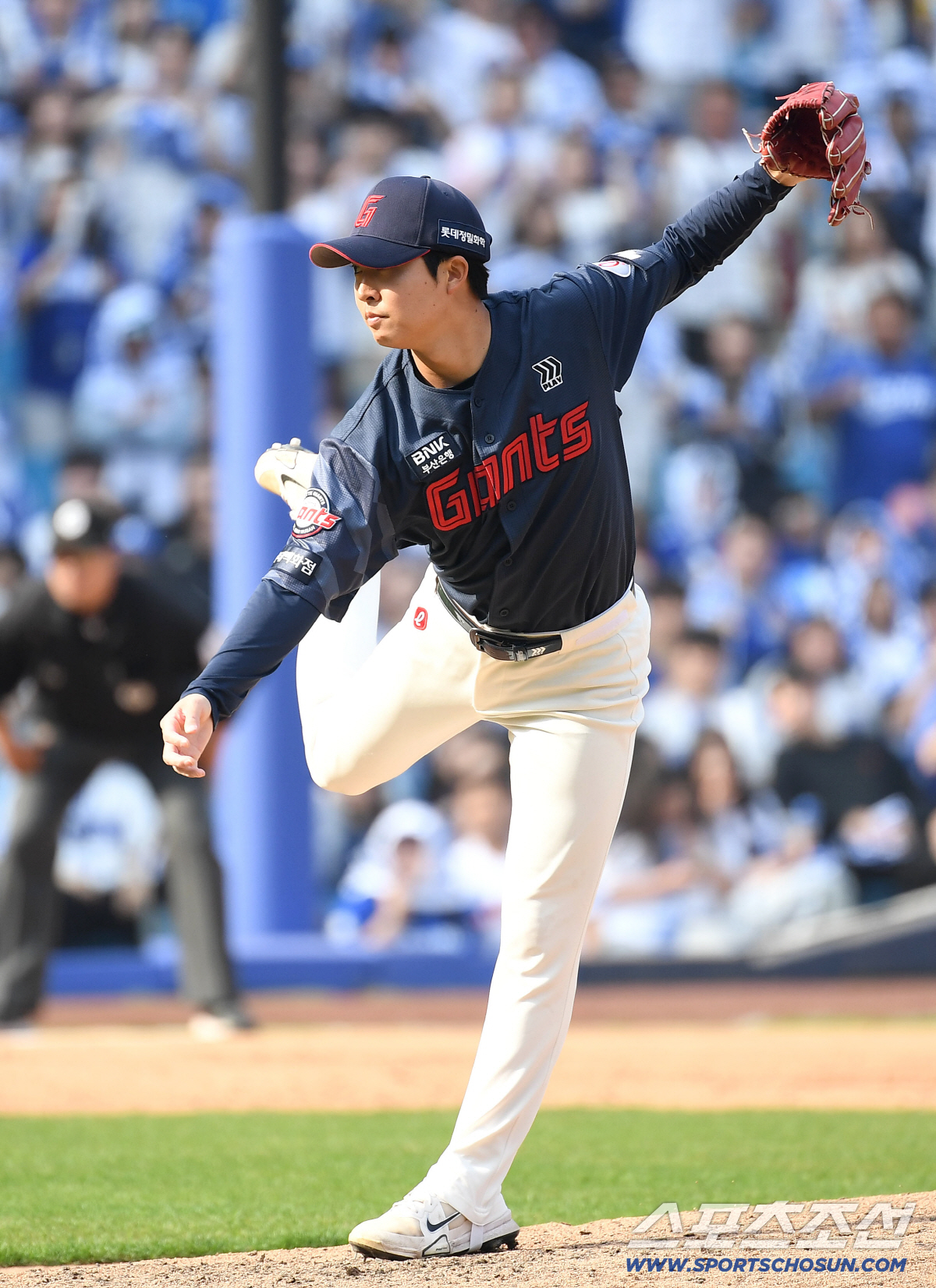 29일 대구 삼성라이온즈파크에서 열린 삼성과 롯데의 경기. 투구하고 있는 롯데 쿄야마. 대구=송정헌 기자 songs@sportschosun.com/2026.03.29/