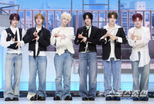 투어스 "멤버 전원 성인된 후 첫 컴백…선주문 100만장 넘어 기쁘다"