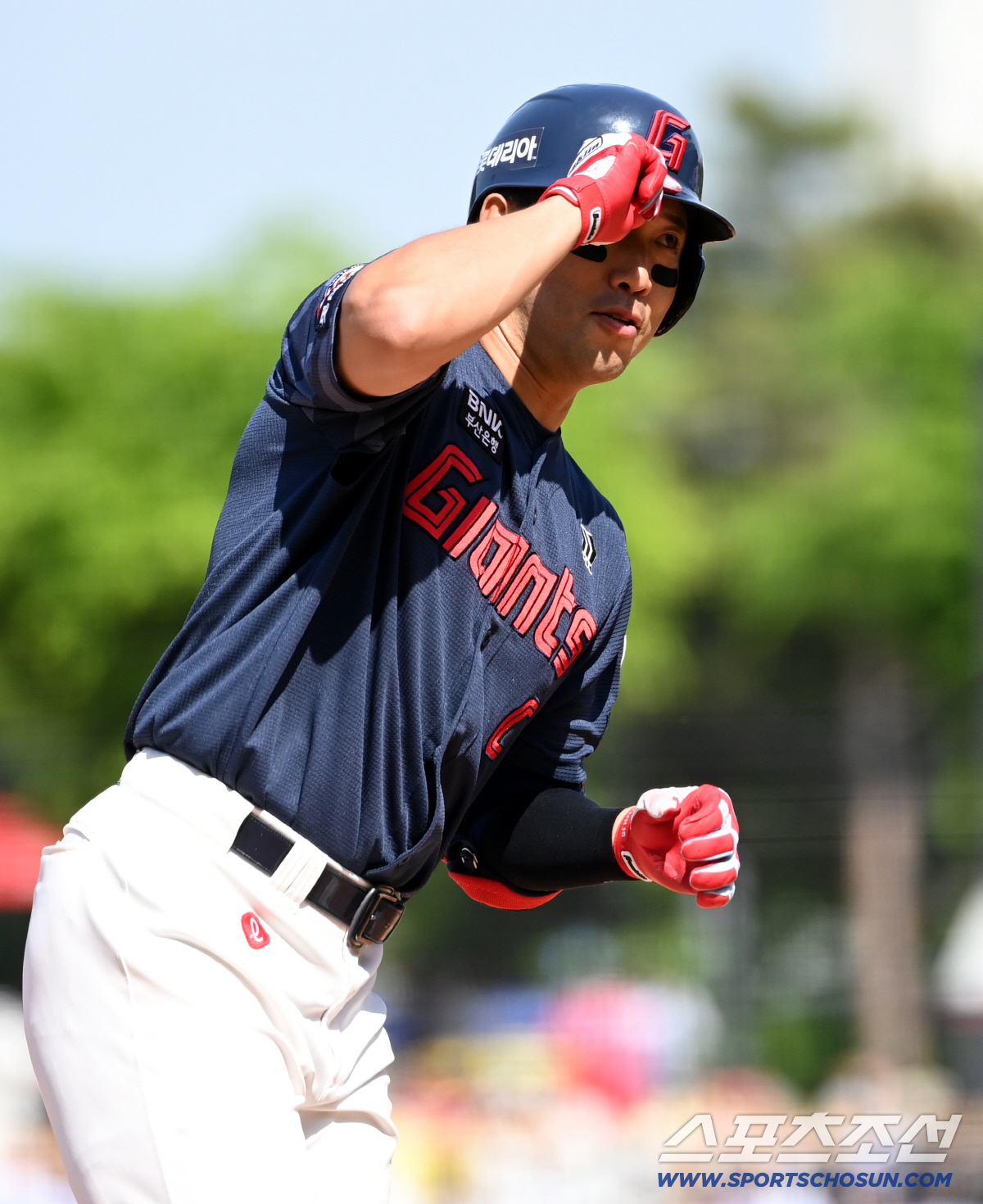 26일 광주KIA챔피언스필드에서 열린 롯데와 KIA의 경기. 5회초 전준우가 솔로홈런을 치고 기쁨을 나누고 있다. 광주=허상욱 기자 wook@sportschosun.com/2026.04.26/