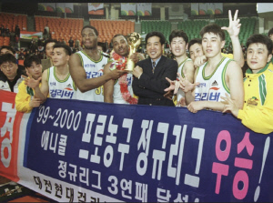 '이번엔 누가 웃을까' 추억의 동지에서 적으로 만난 유도훈-이상민감독…현대 시절 '황금듀오' PO에서 교차한 운명의 향방은?