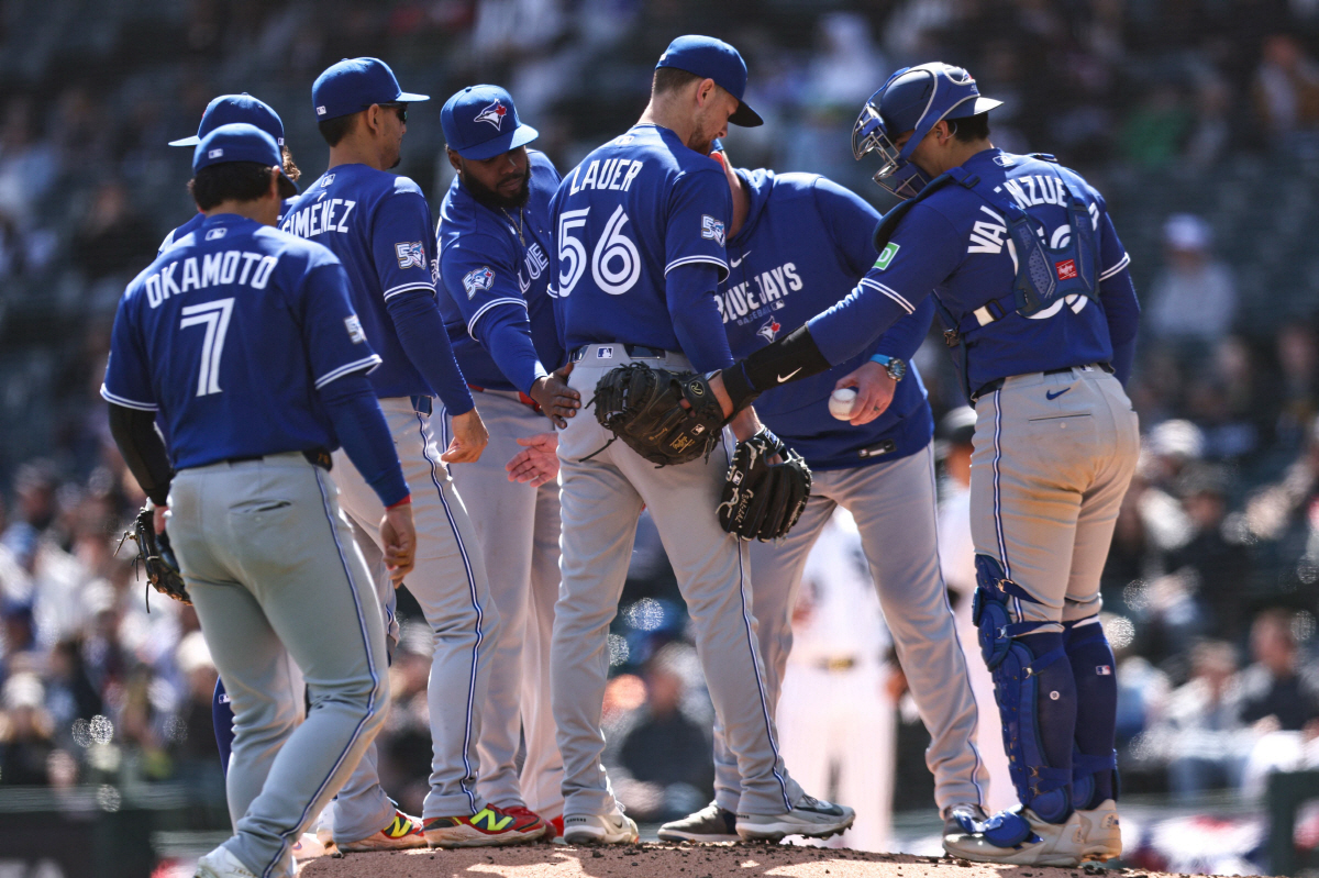 CHICAGO, ILLINOIS - APRIL 5: Eric Lauer #56 of the Toronto Blue Jays is replaced during the third inning against the Chicago White Sox at Rate Field on April 5, 2026 in Chicago, Illinois. Geoff Stellfox/Getty Images/AFP (Photo by Geoff Stellfox / GETTY IMAGES NORTH AMERICA / Getty Images via AFP)