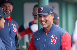 충격! 16점차 대승 직후 경질된 BOS 감독, 곧바로 다른 팀 맡는다? "PHI 부임 가능성"