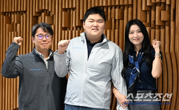 [단독]'장애학부모들의 용기와 희망' 오윤아 "수영♥ 우리 민이가 취직했어요!"