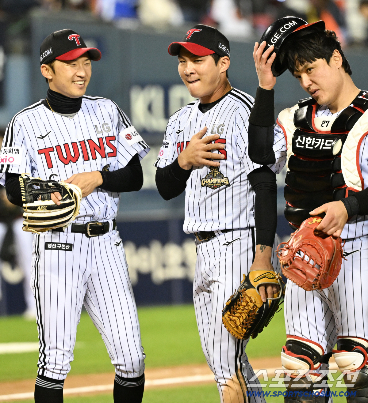 21일 잠실구장에서 열린 LG와 한화의 경기. 승리한 LG 오지환이 기뻐하고 있다. 잠실=박재만 기자 pjm@sportschosun.com/2026.04.21/