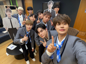 "멤버들 다 비정상 되잖아"…워너원, 단체 오열→장항준 만남 무슨일?