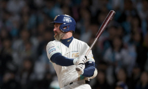 '이럴수가' 6억 포기했는데 최저 타율이라니, 위기의 효자 너무 낯설다