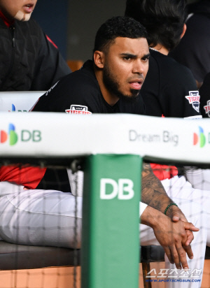 "제발 자제했으면 좋겠습니다"…KBO리그에 내린 '허슬 경계령'→아찔한 투혼이 팀 벼랑 끝 내몬다