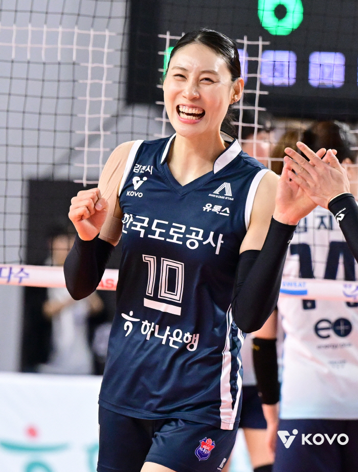 '10년 동행' 도로공사 떠나는 배유나, 팬에게 전한 인사…"내 인생에서 가장 뜨겁고 소중한 시간"