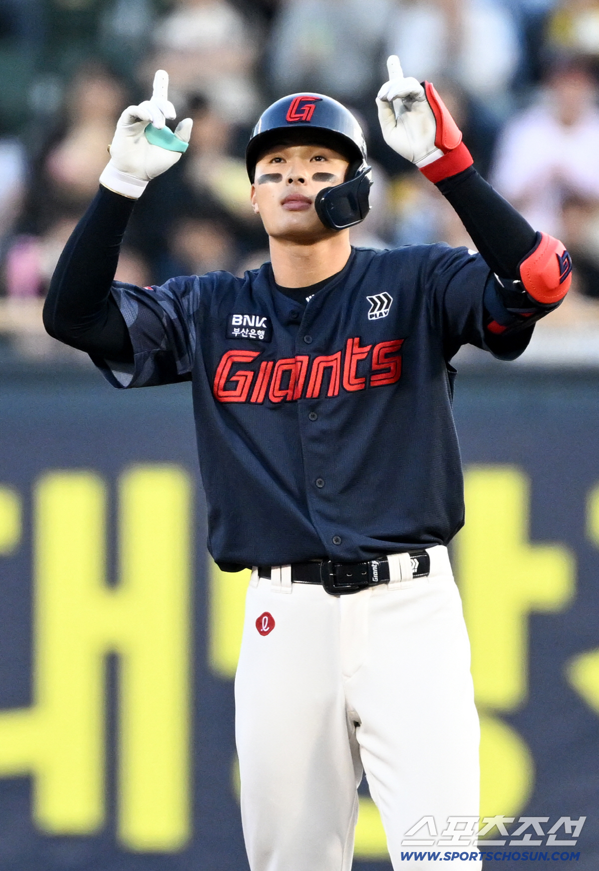 16일 잠실구장에서 열린 LG와 롯데의 경기. 1회초 2사 1,3루 롯데 윤동희가 안타를 날린 뒤 환호하고 있다. 잠실=박재만 기자 pjm@sportschosun.com/2026.04.16/