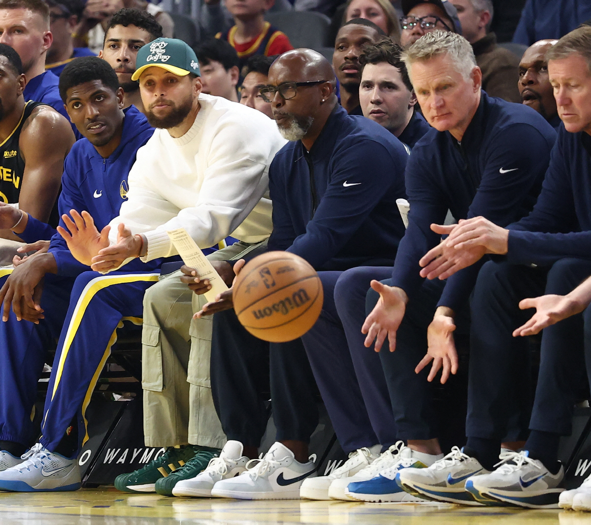 스티브 커의 GOAT 논쟁 참전. 르브론은 역대 최고 선수. 단 하나의 결여 "MJ의 킬러 본능은 없다"