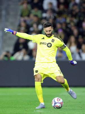 '절친' 손흥민도 깜짝 놀랄 소식...'제3의 전성기' 요리스, 3년 만에 국가대표팀 은퇴 번복? 