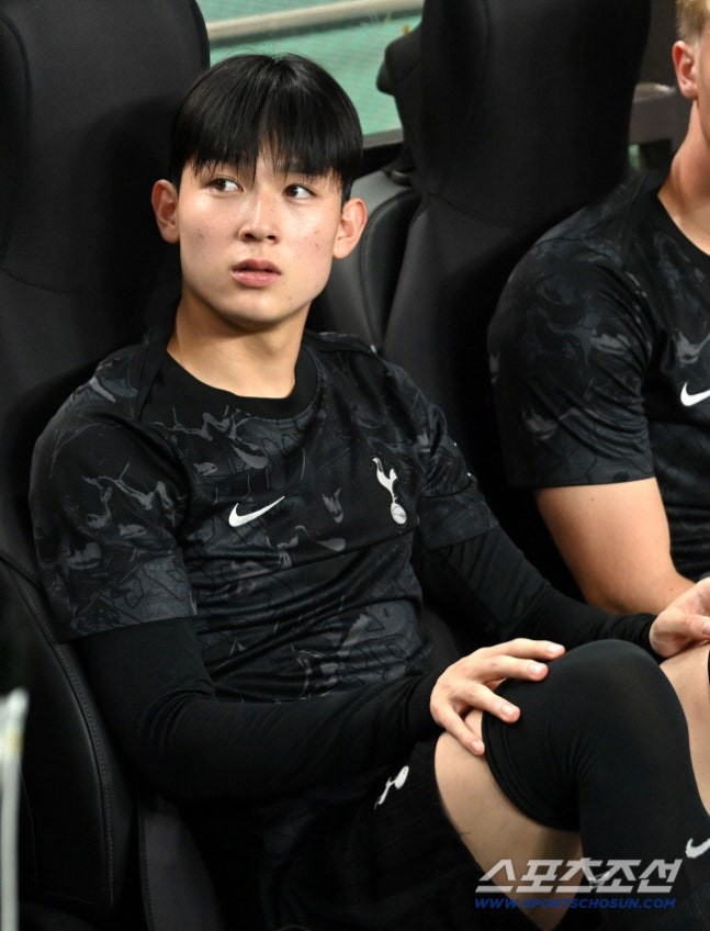 '슬프다' 2부 토트넘에도 '韓 손흥민 후계자' 이름 없다...2026년+월드컵 모두 날린 최악의 임대