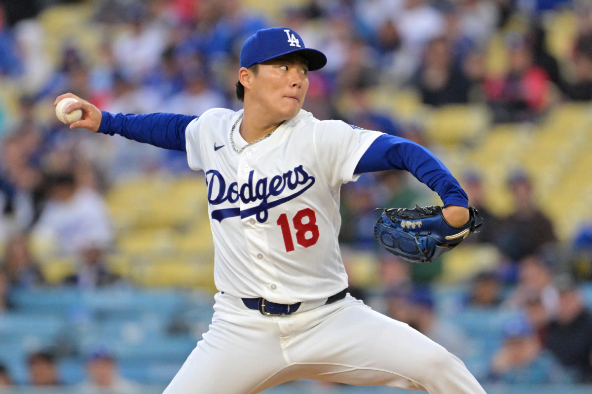 Apr 27, 2026; Los Angeles, California, USA; Los Angeles Dodgers pitcher Yoshinobu Yamamoto (18) pitches against the Miami Marlins in the first inning at Dodger Stadium. Mandatory Credit: Jayne Kamin-Oncea-Imagn Images