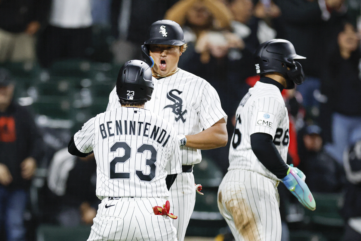Apr 27, 2026; Chicago, Illinois, USA; Chicago White Sox first baseman Munetaka Murakami (5) celebrates with designated hitter Andrew Benintendi (23) after hitting a three-run home run against the Los Angeles Angels during the seventh inning at Rate Field. Mandatory Credit: Kamil Krzaczynski-Imagn Images
