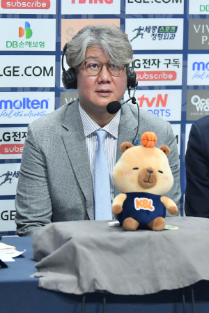 '첫 PO→6연승→첫 챔프전' 기적의 소노 1옵션은 손창환 감독...에이스 이정현 