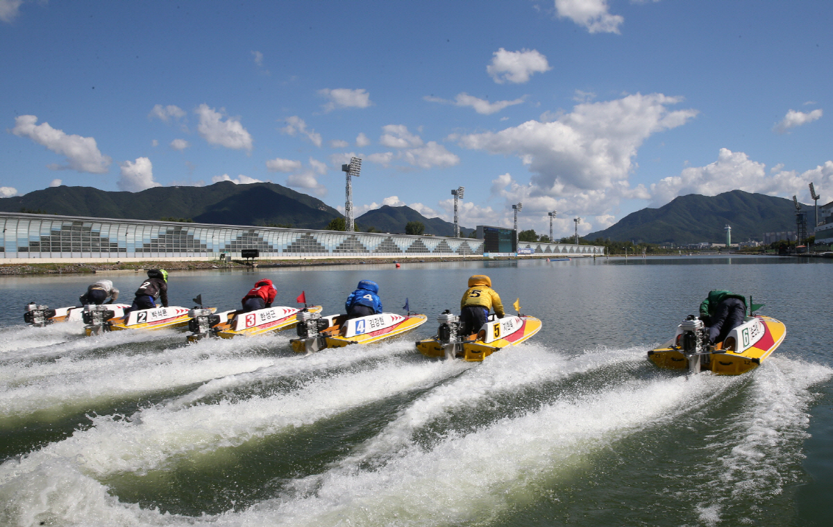 미사리경정장에서 선수들이 계류장에서 벗어나고 있다. 사진제공=국민체육진흥공단