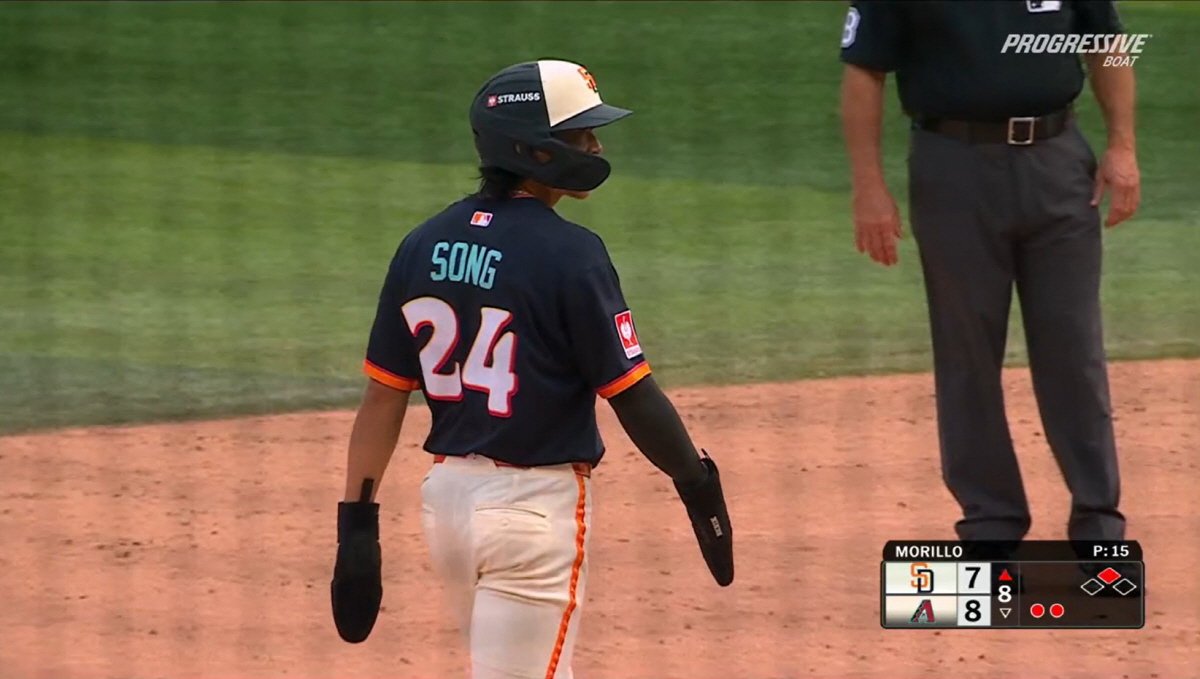 송성문이 8회초 실책으로 2루까지 출루한 루이스 캄푸사노의 대주자로 그라운드를 밟고 있다. 사진=MLB.TV 캡처