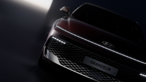 3년 만에 바뀐 더 뉴 그랜저…실내·디자인 대폭 손질 