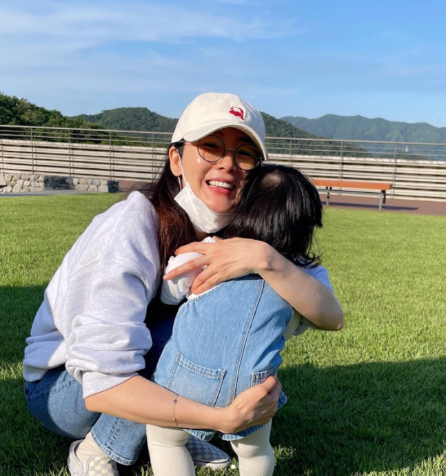 한다감 47세-최지우 46세-이영애 40세...톱★ '노산 희망사'에 응원 봇물