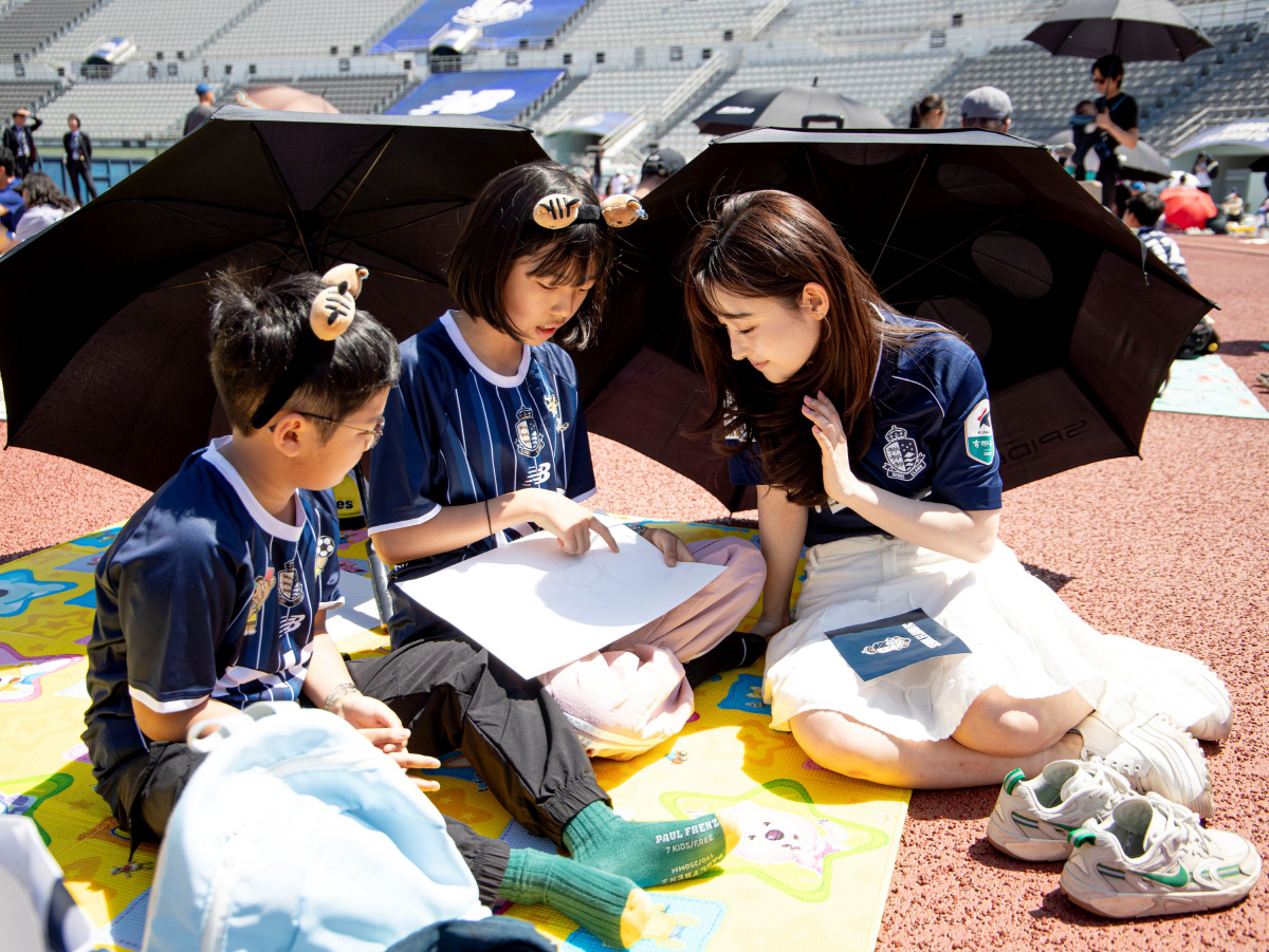 서울 이랜드, 레울파크를 동심으로 물들이다! 450여명의 어린이와 함께 한 사생대회 '성황리 마무리'