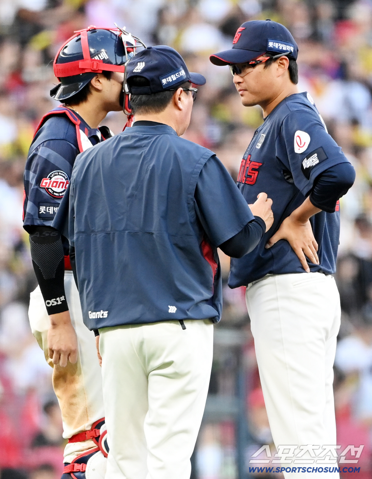 25일 광주KIA챔피언스필드에서 열린 롯데와 KIA의 경기. 5회말 김태형 감독이 마운드에 올라와 박세웅에게 이야기하고 있다. 광주=허상욱 기자 wook@sportschosun.com/2026.04.25/