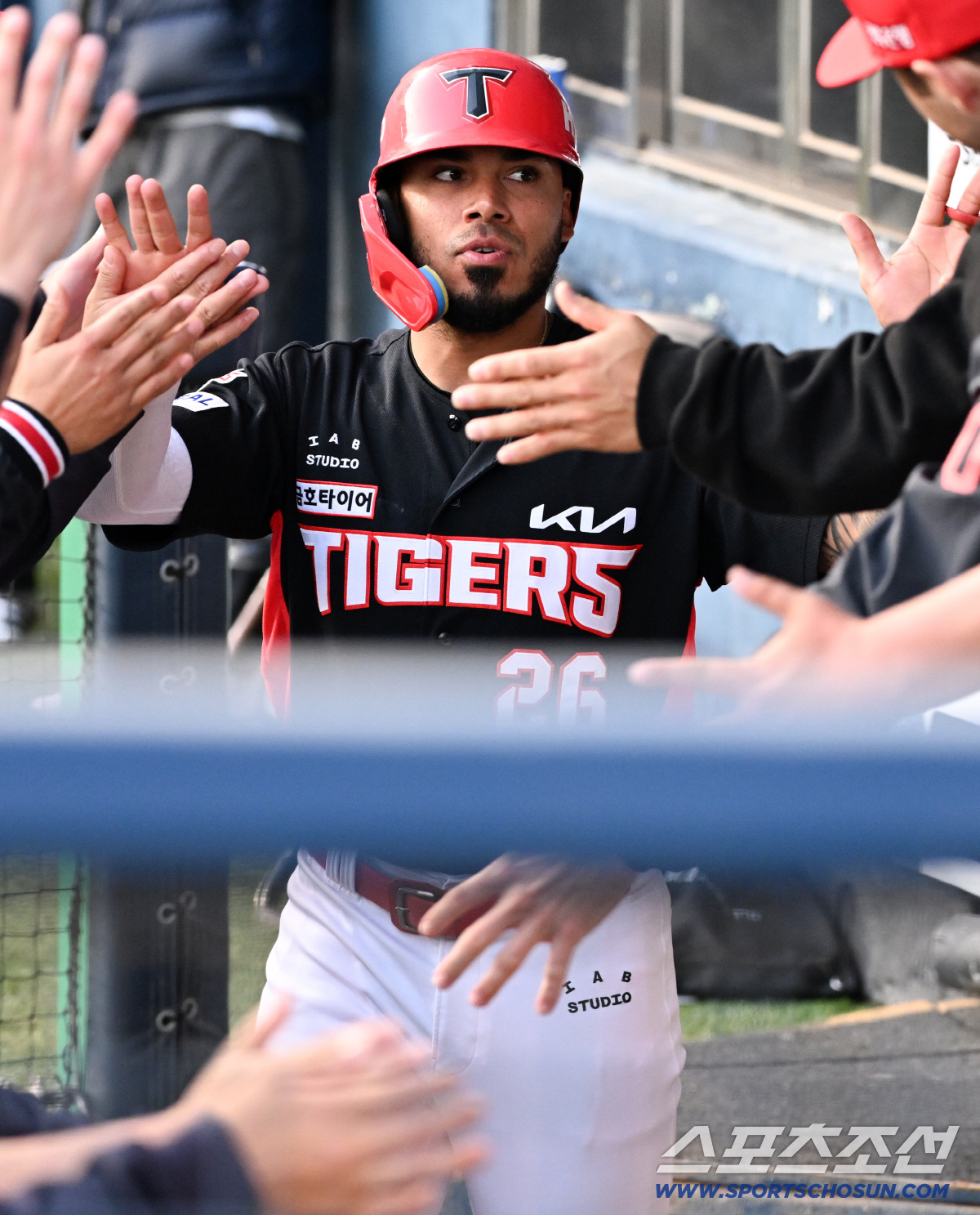 17일 잠실구장에서 열린 두산과 KIA의 경기. KIA 카스트로가 득점하고 있다. 잠실=박재만 기자 pjm@sportschosun.com/2026.04.17/