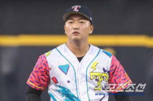 '유영찬 이탈' 뒷문 열린 LG, 염갈량의 선택은 누구 "고우석? 올만도 한데…일단 2명 기회준다" [수원현장]