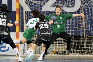 '박새영 선방쇼' 삼척시청, 6시즌 연속 女 핸드볼 H리그 챔프전 진출 'SK슈가글라이더즈와 격돌'