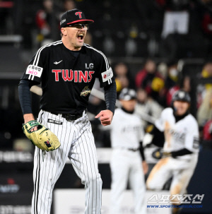 염갈량 눈은 옳았다! 18이닝 연속 무실점 질주라니…신뢰 얻은 호주남, 타격 1위팀 상대로도 '7K 완벽투' 증명 [수원리포트]