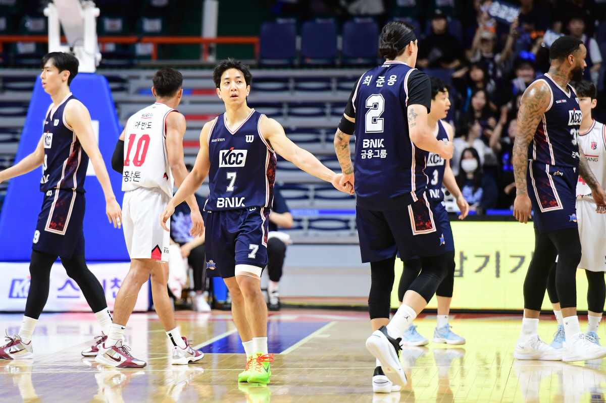 [4강PO리뷰] '1승남았다' KCC, 정관장에 재복수전 성공했다…접전 끝에 83-79 승리, 2승1패 다시 리드