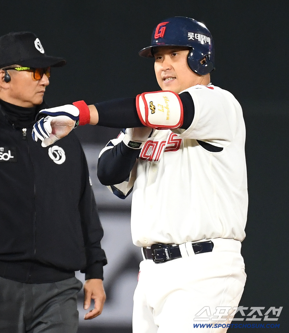 28일 부산 사직야구장에서 열린 롯데와 키움의 경기. 7회 2루타를 날린 롯데 유강남. 부산=송정헌 기자 songs@sportschosun.com/2026.04.28/