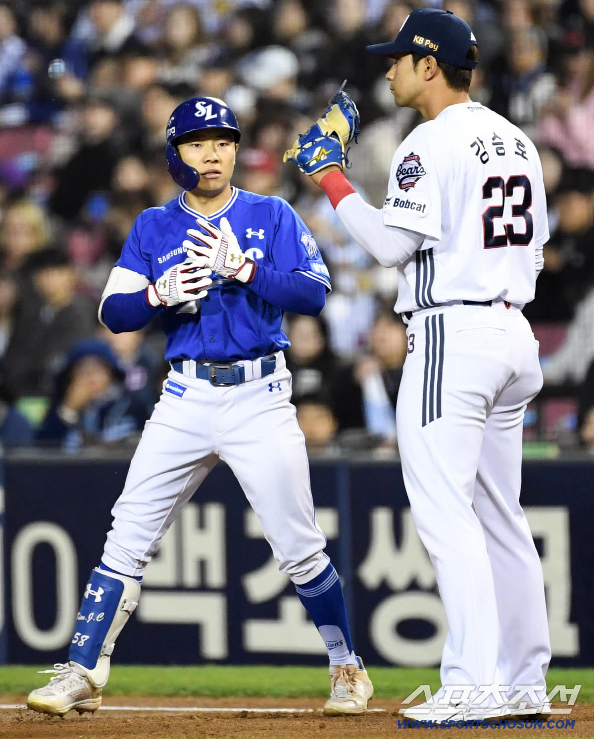 28일 잠실구장에서 열린 두산과 삼성의 경기. 삼성 김지찬이 안타를 날린 뒤 환호하고 있다. 잠실=박재만 기자 pjm@sportschosun.com/2026.04.28/