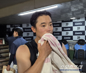 3160일 만에 거둔 '첫 승' 후 공개 고백! "고맙고 사랑해~" → 롯데 현도훈, 아내에게 영광을 바쳤다 [부산 현장]