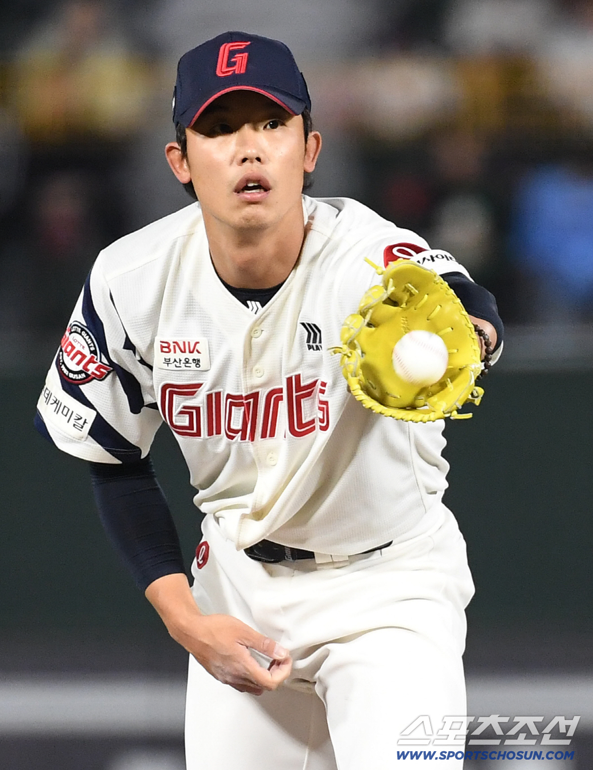 28일 부산 사직야구장에서 열린 롯데와 키움의 경기. 투구하고 있는 롯데 현도훈. 부산=송정헌 기자 songs@sportschosun.com/2026.04.28/