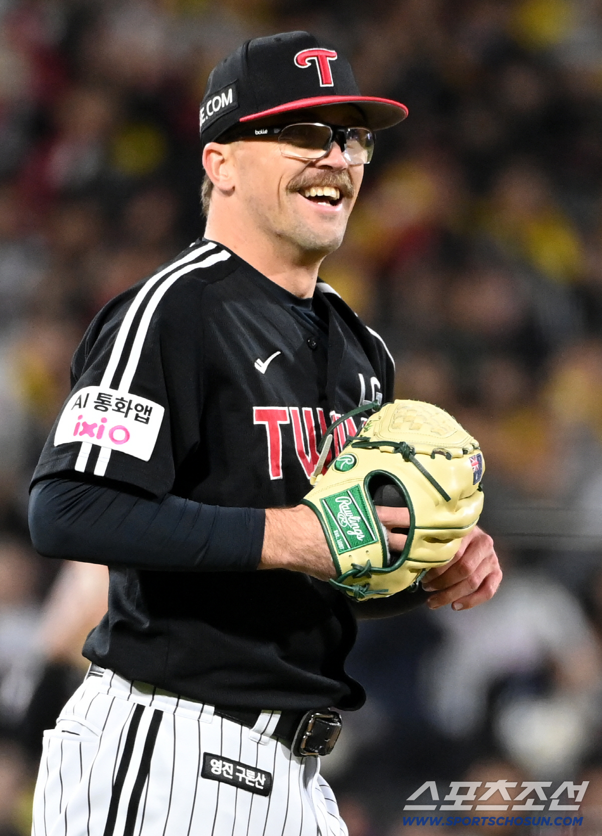 28일 수원KT위즈파크에서 열린 LG와 KT의 경기, 6회말 1사 2,3루 웰스가 김현수를 투수 앞 땅볼로 잡아낸 후 미소짓고 있다. 수원=허상욱 기자 wook@sportschosun.com/2026.04.28/