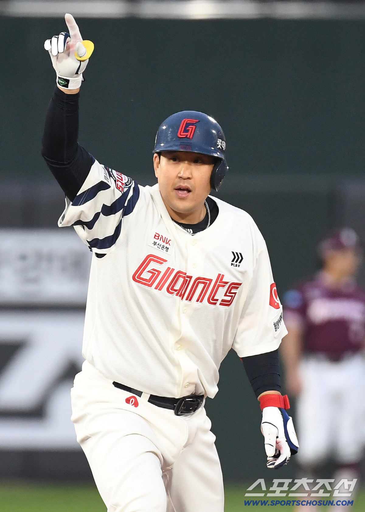 28일 부산 사직야구장에서 열린 롯데와 키움의 경기. 첫 타석 2루타 날린 롯데 유강남. 부산=송정헌 기자 songs@sportschosun.com/2026.04.28/