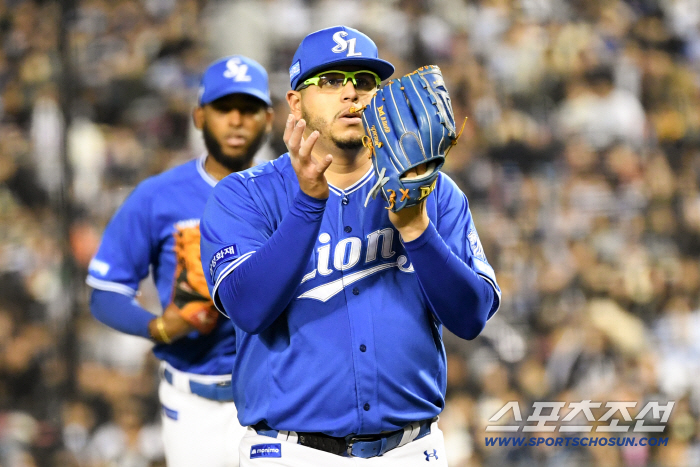 '86구 무실점 헌신' 승리 날아간 후라도 울릴 뻔한 9회...삼성 연장 혈투 끝 7연패 탈출 