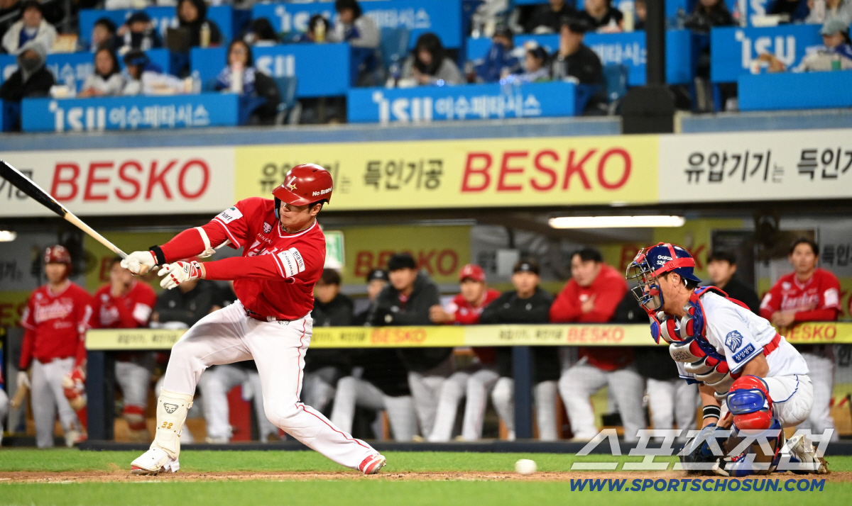 23일 대구삼성라이온즈파크에서 열린 SSG와 삼성의 경기. 4회초 2사 3루 김재환이 오러클린의 투구에 헛스윙 삼진을 당하고 있다. 대구=허상욱 기자 wook@sportschosun.com/2026.04.23/