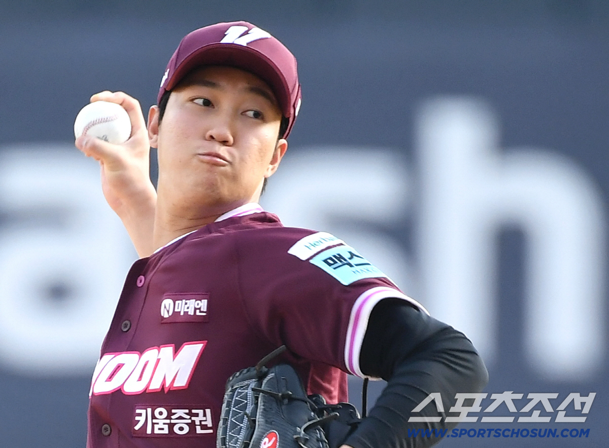 18일 수원 케이티위즈파크에서 열린 KT와 키움의 경기. 선발 투구하고 있는 키움 안우진. 수원=송정헌 기자 songs@sportschosun.com/2026.04.18/