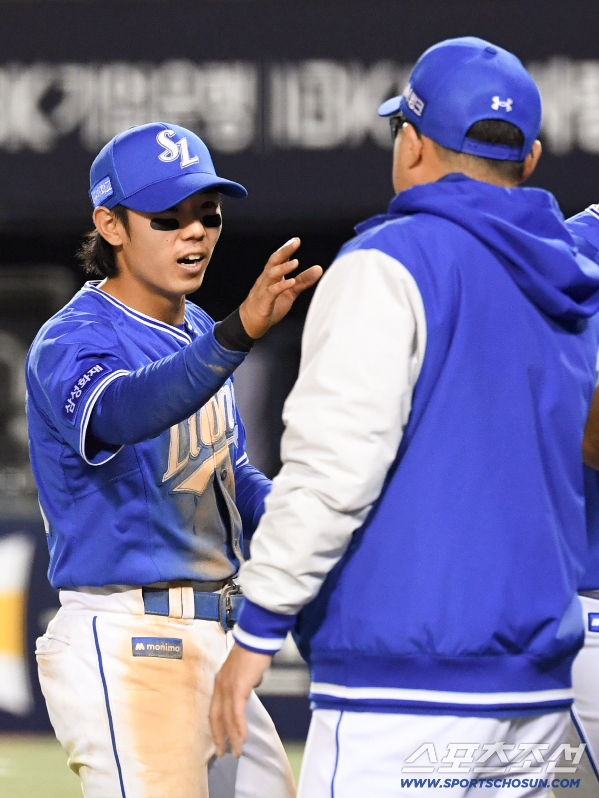 28일 잠실구장에서 열린 두산과 삼성의 경기. 연장 접전 끝 승리한 삼성 김성윤, 박진만 감독이 기뻐하고 있다. 잠실=박재만 기자 pjm@sportschosun.com/2026.04.28/